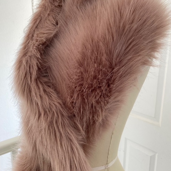 Dusty Pink / Mauve Faux Fur Shawl Scarf Wrap - Picture 3 of 11